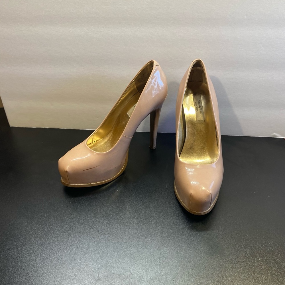 Simply Vera Wang (Kohls) pumps. Neutral color. 4” heel